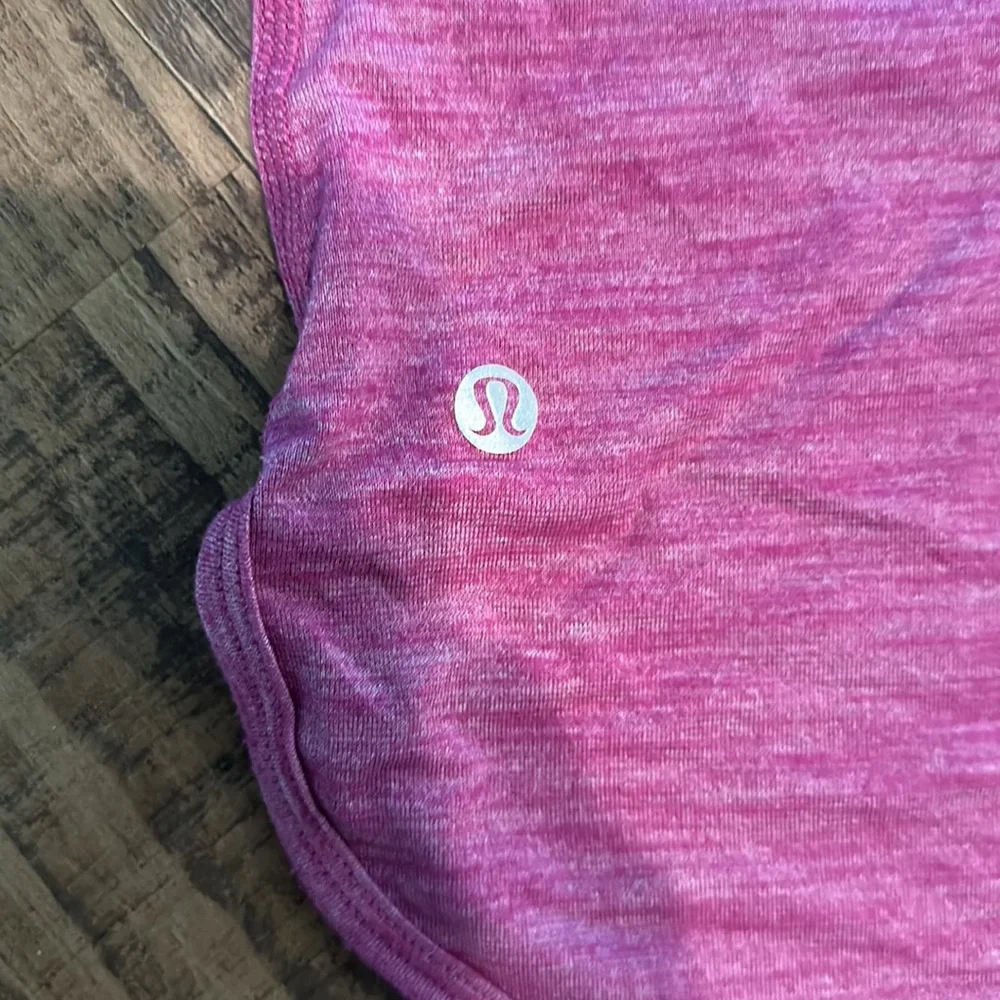 Lululemon size 6 105 singlet fuchsia - Picture 5 of 7